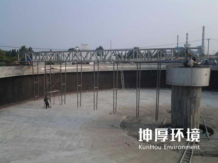 刮泥機(jī)安裝現(xiàn)場